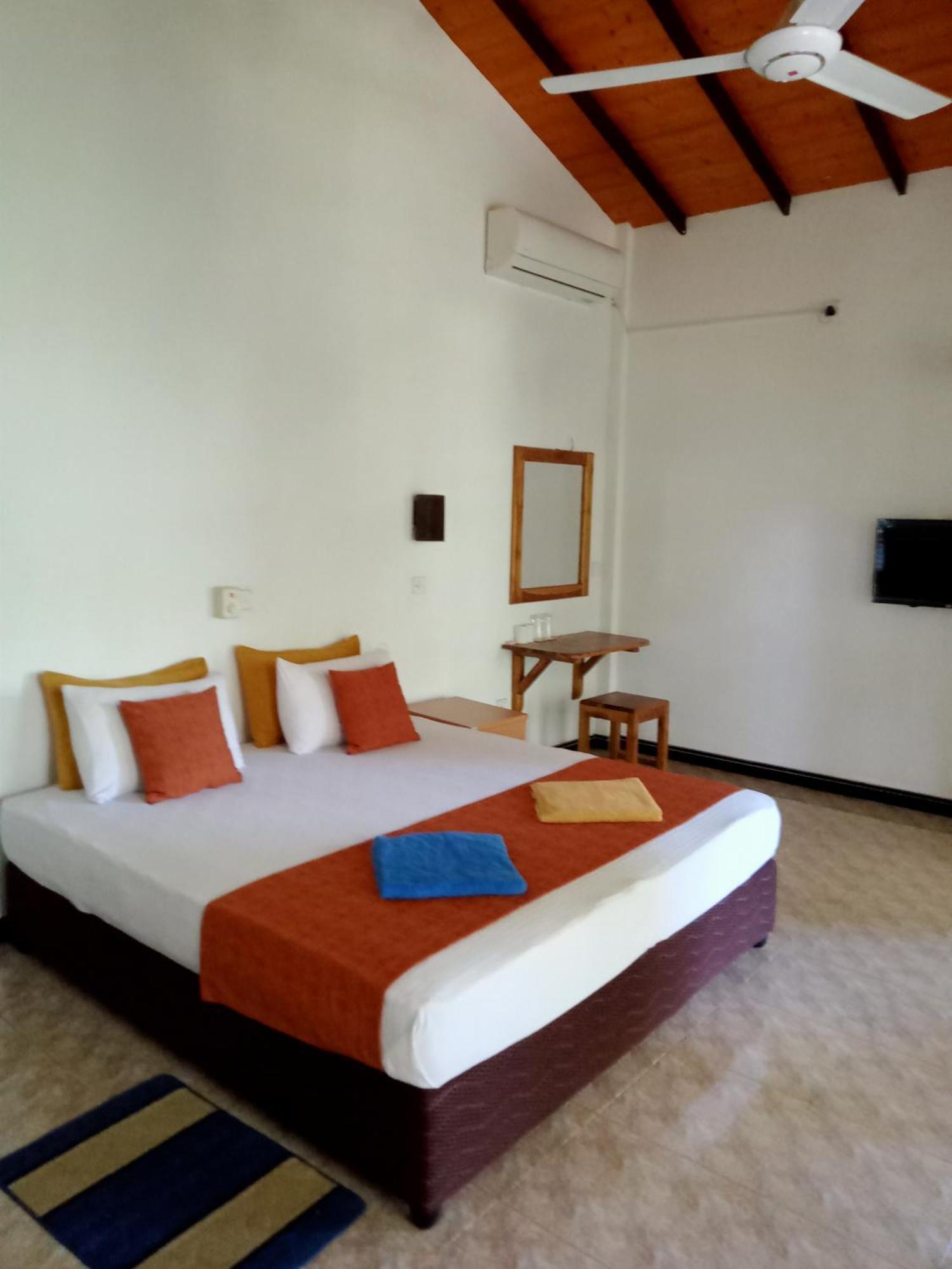 Kithmi Resort โปลอนนารูวา ภายนอก รูปภาพ