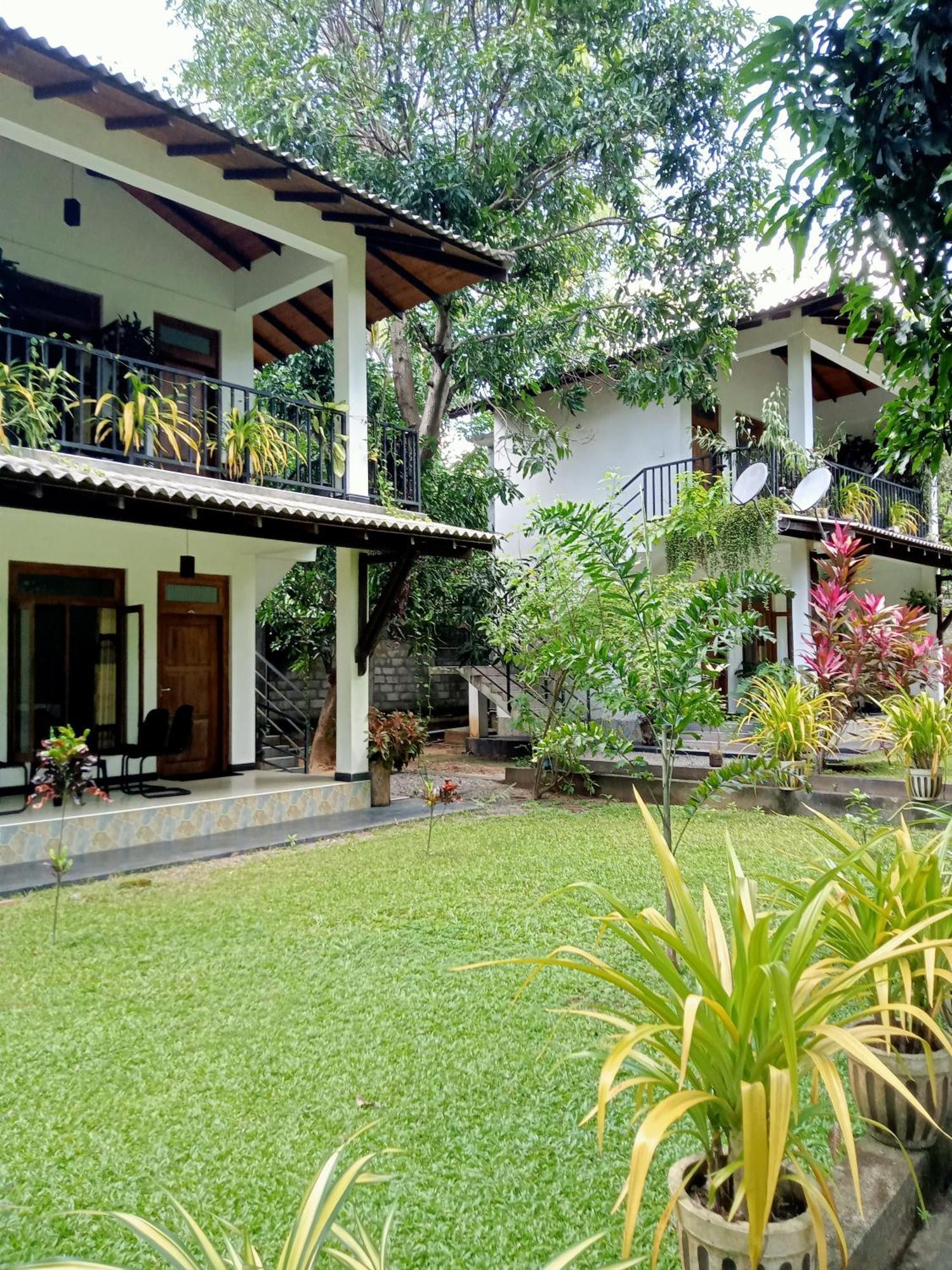 Kithmi Resort โปลอนนารูวา ภายนอก รูปภาพ